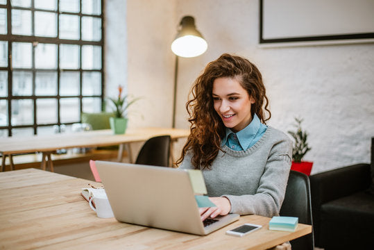 Returning to Work? Here’s How to Keep Breastfeeding with a Wearable Pump